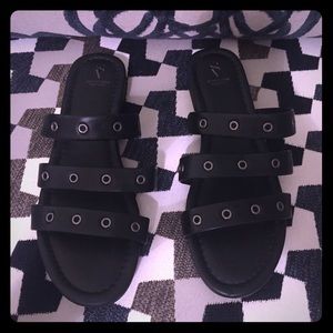 Brand New Simply Vera Vera Wang Sandals!